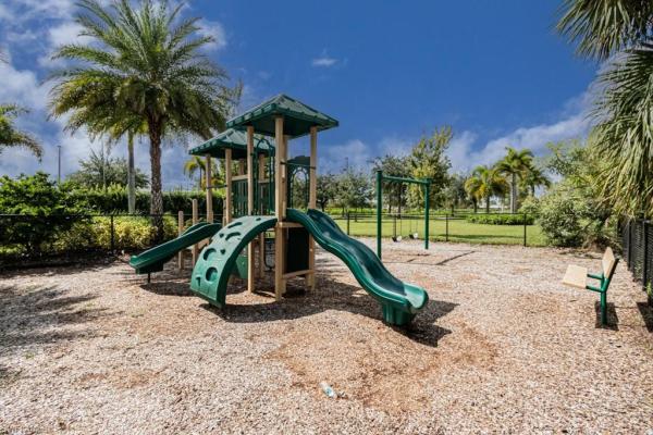 5255 Karlia Dr, Naples, Florida 34142, image 3