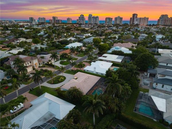 Park Shore, 571 Neapolitan Ln, Naples, Florida 34103, image 2