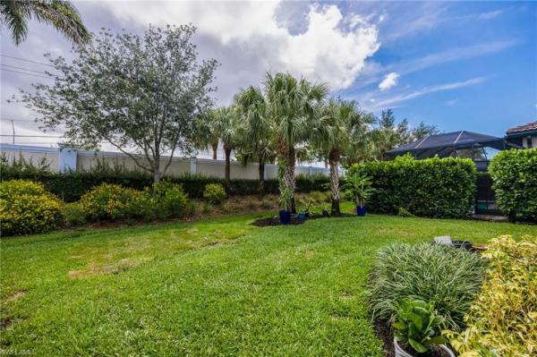 Avery Square, 7186 Wilton Dr, Naples, Florida 34109, image 1