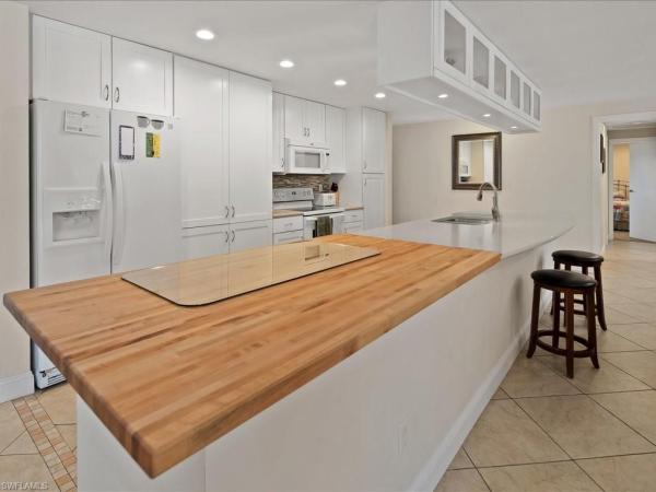 Bonita Springs Golf & Country Club, 25401 Carney Cir, Bonita Springs, Florida 34135, image 3