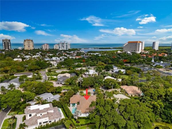 Park Shore, 541 Whispering Pine Ct, Naples, Florida 34103, image 1