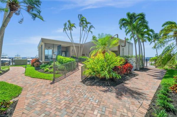 Pointe Royale, 1900 Virginia Ave #902, Fort Myers, Florida 33901, image 3