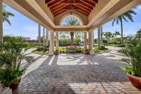 6735 Huntington Lakes Cir #102, Naples, Florida 34119, image 3