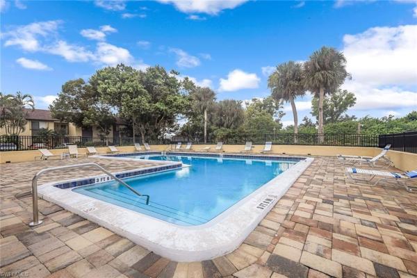 1400 Green Valley Cir #1002, Naples, Florida 34104, image 2