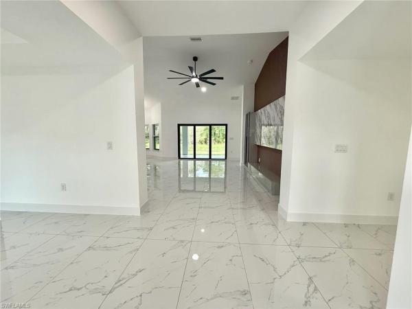 Lehigh Acres, 915 Edison Ave, Lehigh Acres, Florida 33972, image 1