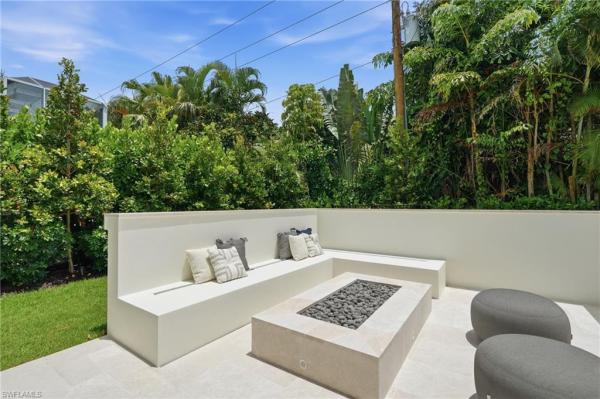 Park Shore, 636 Fountainhead Ln, Naples, Florida 34103, image 3
