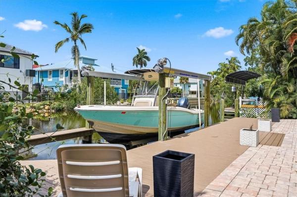 Avion Park, 1680 Avion Pl, Naples, Florida 34104, image 2