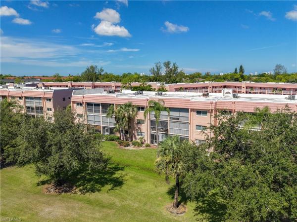 200 Turtle Lake Ct #109, Naples, Florida 34105, image 2