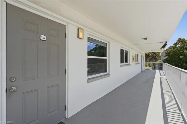 2590 1st St #202, Fort Myers, Florida 33901, image 2