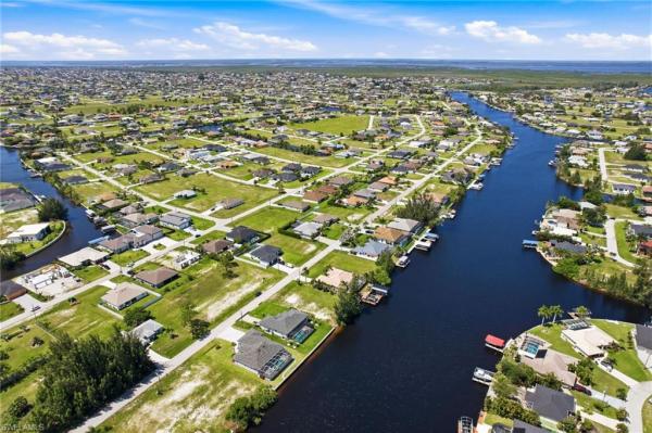 Cape Coral Residential, 3229 21st Ter, Cape Coral, Florida 33993, image 2