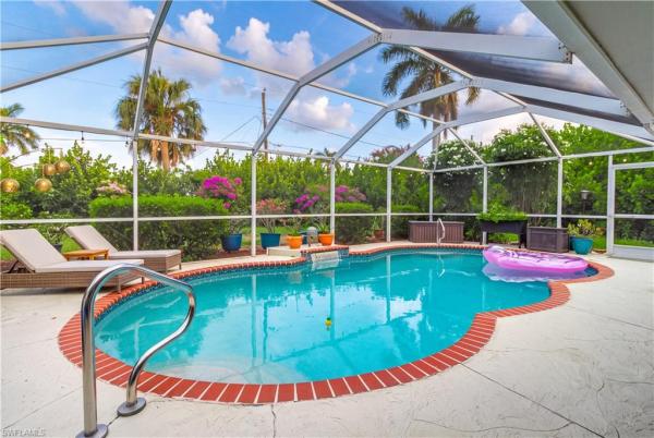 Tanglewood, 1352 Oaklawn Ct, Fort Myers, Florida 33919, image 1