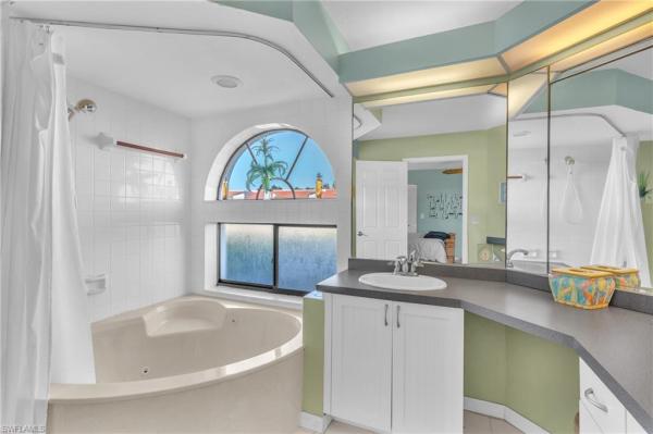 601 Beachwalk Cir #101, Naples, Florida 34108, image 2