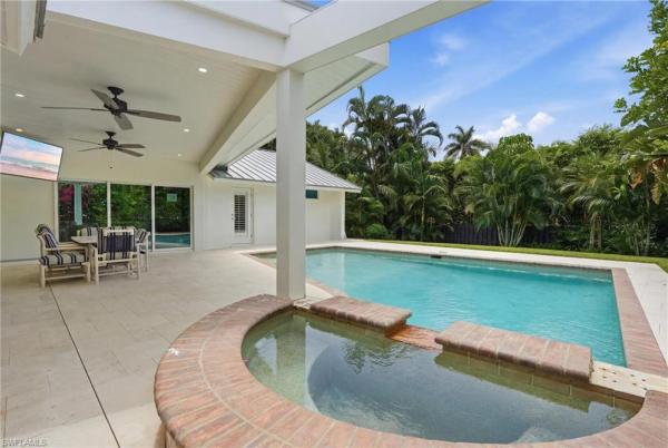 Park Shore, 506 Pine Grove Ln, Naples, Florida 34103, image 1