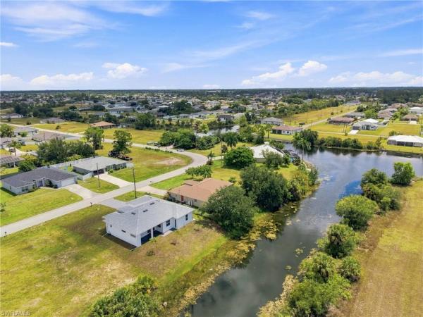 Cape Coral, 1120 32nd Ln, Cape Coral, Florida 33909, image 2