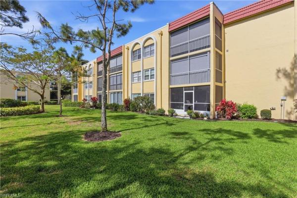 1086 Forest Lakes Dr #106, Naples, Florida 34105, image 3