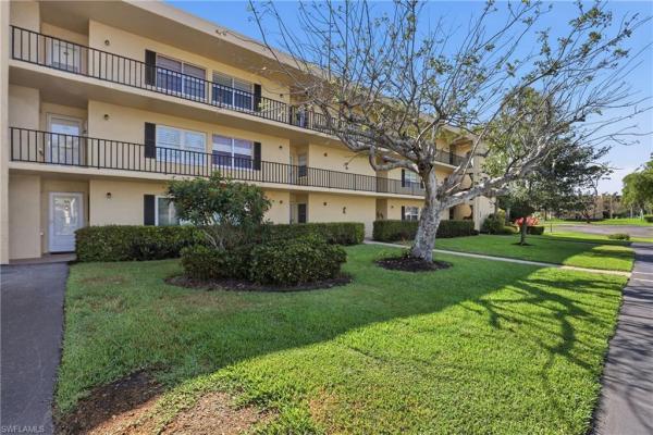 1086 Forest Lakes Dr #106, Naples, Florida 34105, image 2