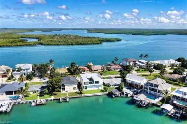 Isles Of Capri, 144 W Pago Pago Dr, Naples, Florida 34113, image 3