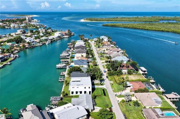 Isles Of Capri, 144 W Pago Pago Dr, Naples, Florida 34113, image 2