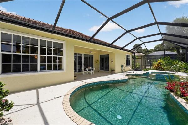 2317 N Island Cove Cir, Naples, Florida 34109, image 2
