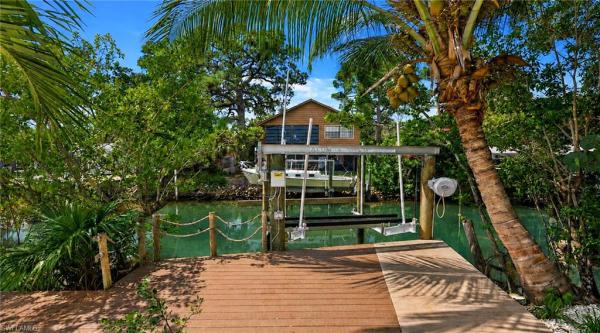 Gulf Shores, 2736 Riverview Dr, Naples, Florida 34112, image 2