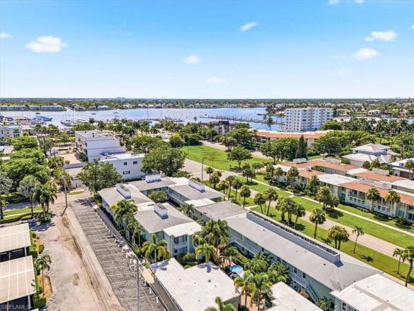 653 S 12th Ave, Naples, Florida 34102, image 1