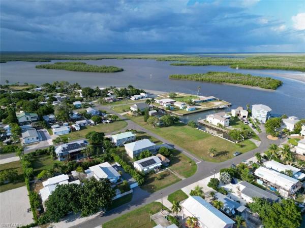 517 Coconut Ave, Goodland, Florida 34140, image 3