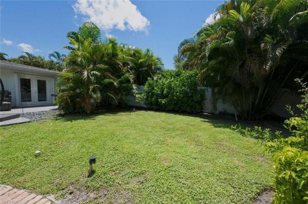 1274 Pine Ct, Naples, Florida 34102, image 1