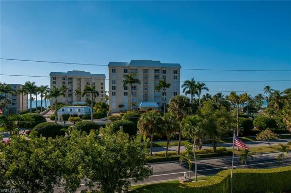 1300 N Gulf Shore Blvd #406, Naples, Florida 34102, image 2