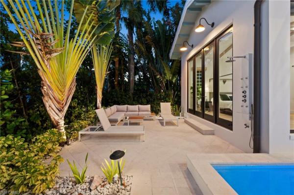 Olde Naples, 1140 S 8th St, Naples, Florida 34102, image 2