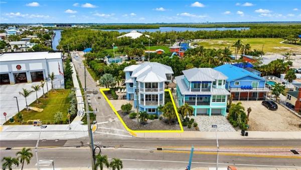 Winklers, 2601 Estero Blvd, Fort Myers Beach, Florida 33931, image 2