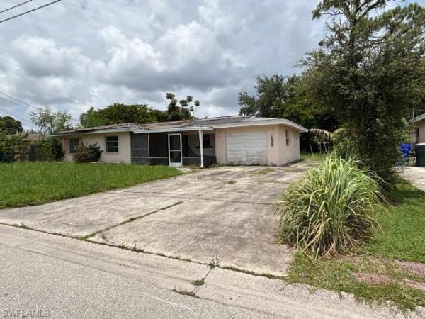 Bowling Green, 1637 Merrimack Ct, Fort Myers, Florida 33907, image 1