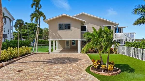 Hyde Park, 205 Bayview Ave, Fort Myers Beach, Florida 33931, image 2