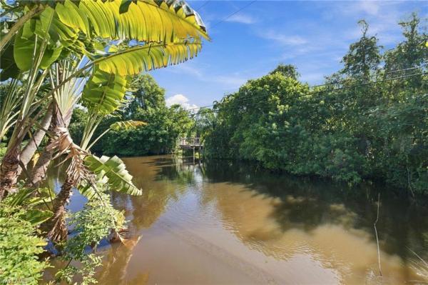 688 Valley Dr, Naples, Florida 34134, image 2
