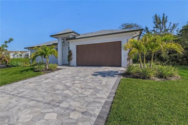 2499 Pine St, Naples, Florida 34112, image 1