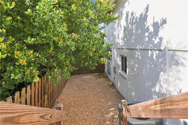 Naples No HOA, 1117 Shady Rest Ln, Naples, Florida 34103, image 1