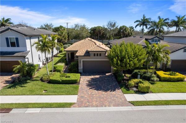 Avery Square, 7202 Wilton Dr, Naples, Florida 34109, image 1