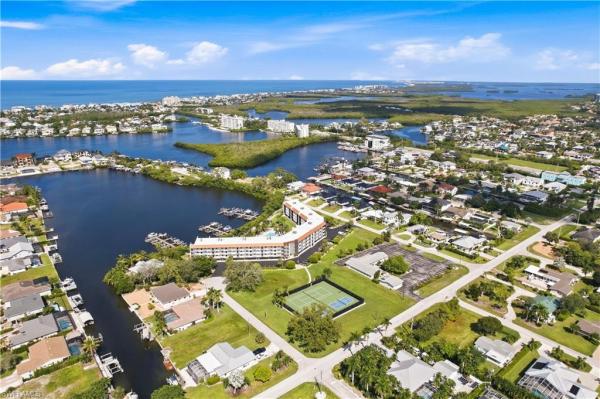 226 3rd St #215, Naples, Florida 34134, image 2