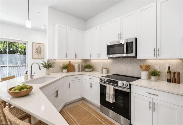 286 E Indies Dr #202, Naples, Florida 34114, image 1