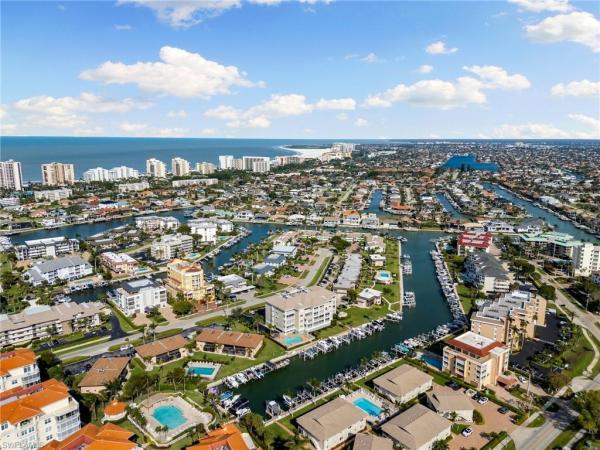 907 Panama Ct #303, Naples, Florida 34145, image 1