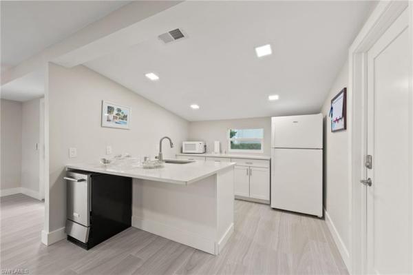 2880 N Gulf Shore Blvd #410, Naples, Florida 34103, image 1