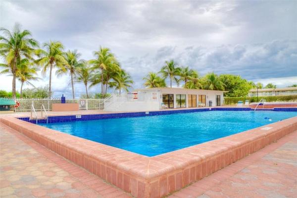 The Carriage Club, 5005 Collins Ave #304, Miami Beach, Florida 33140, image 1