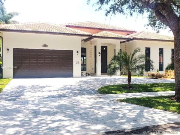 Royal Oaks, 8475 NW 169th Ter, Miami Lakes, Florida 33016, image 2