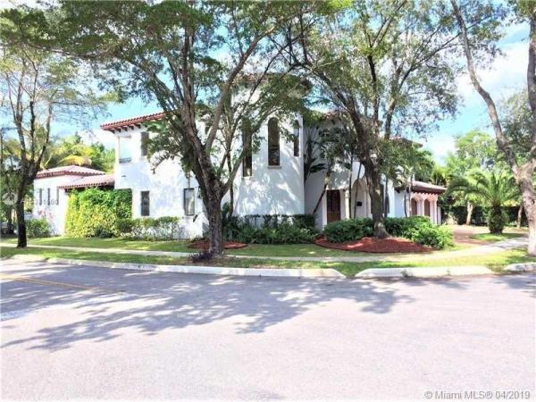 Loch Lomond, 16100 E Troon Cir, Miami Lakes, Florida 33014, image 2