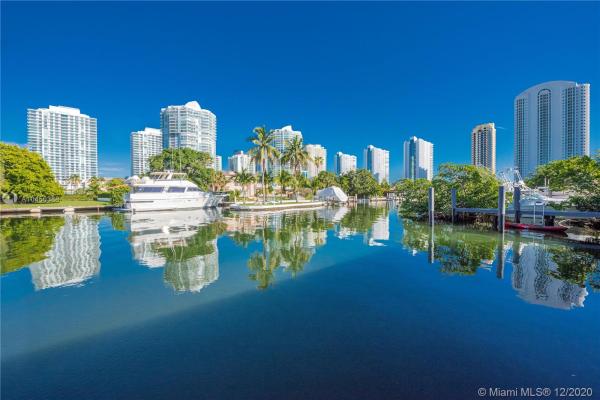 Poinciana Island Yacht & Racquet Club, 303 Poinciana Dr #703, Sunny Isles Beach, Florida 33160, image 2