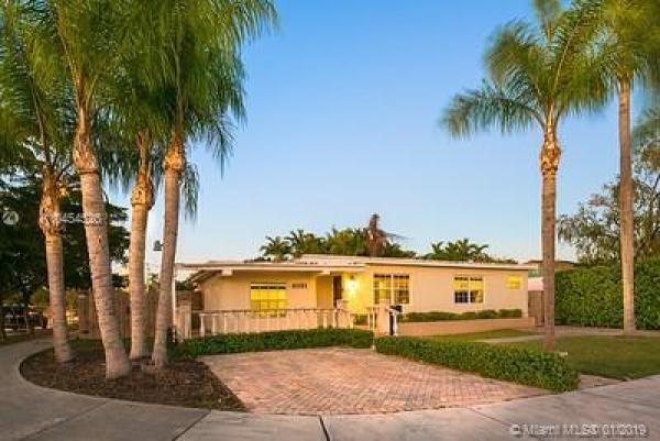 Calvert Manors, 6181 SW 17th St, Coral Terrace, Florida 33155, image 2