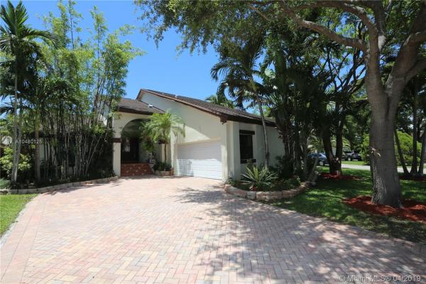 Patio Homes At Lakes Of The Meadow, 14829 SW 43rd Ter, Kendall West, Florida 33185, image 2