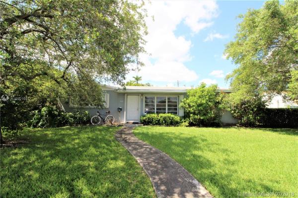 Orange Estates, 10335 SW 42nd St, Westwood Lakes, Florida 33165, image 2