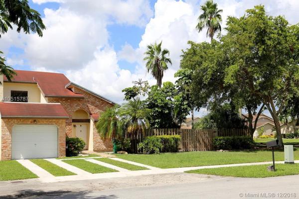 Westwind Lakes Twin Villas, 15403 SW 68th Ln, Kendall West, Florida 33193, image 2