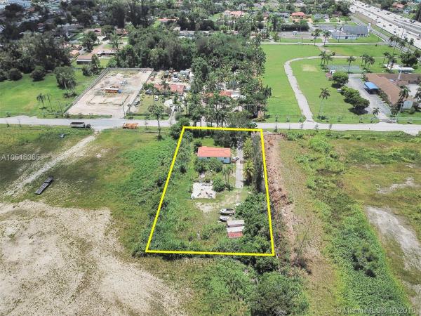 Biscayne Gardens, 501 NW 159th St, Golden Glades, Florida 33169, image 2