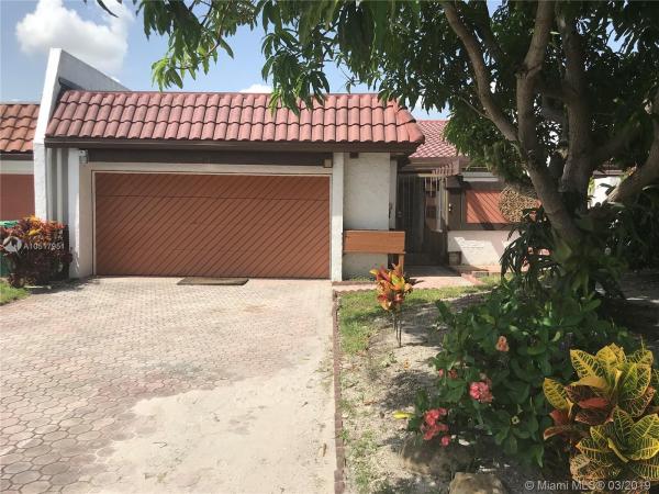 Villas On The Green, 530 NE 195th St #530, Ives Estates, Florida 33179, image 2